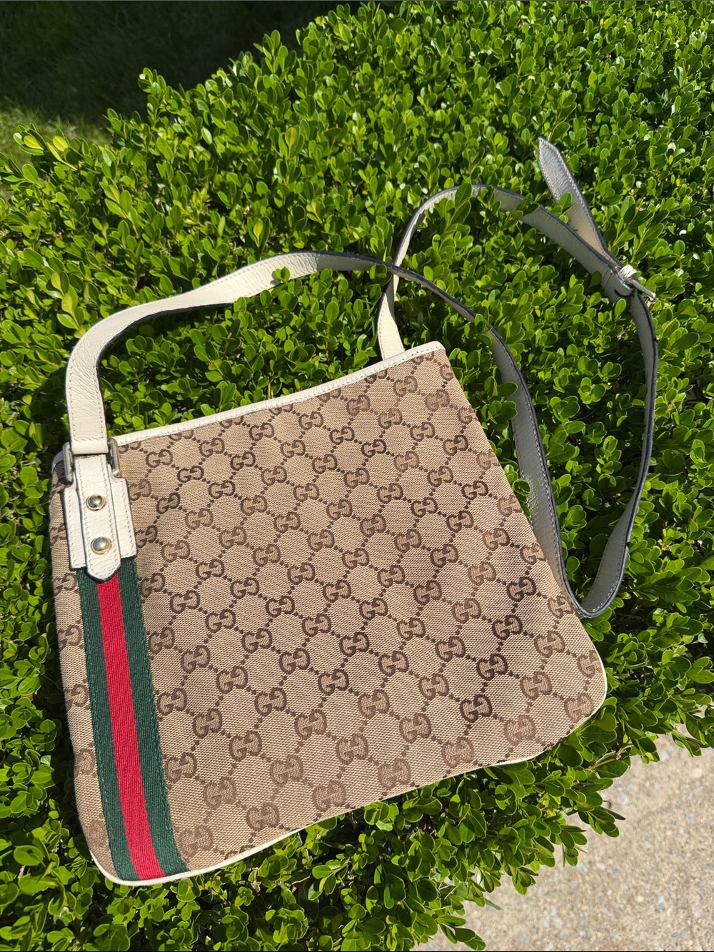Gucci Beige Monogram Crossbody Bag with Green& Red stripe & COA white leather - Picture 2 of 16